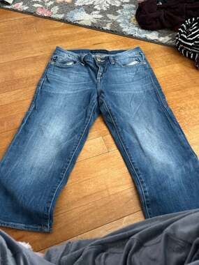 Rock and republic capris size 8